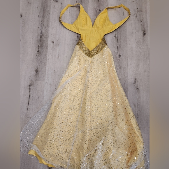 Beautiful yellow prom dress - Picture 5 of 6
